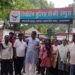 रुद्रपुर संदिग्ध परिस्थितियों में लापता हुए एक बालक का सुराग नहीं लगने से नाराज परिजनों ने रविवार को पूर्व विधायक राजकुमार ठुकराल के साथ पुलिस चौकी पहुंचकर घेराव किया। उन्होंने पुलिस से बालक की शीघ्र तलाश कर सकुशल बरामद करने की मांग की। रम्पुरा वार्ड संख्या 21 निवासी जगदीश राठौर ने बताया कि उनका पुत्र शिव उर्फ पल्लू शनिवार दोपहर घर से निकला था, लेकिन देर शाम तक वापस नहीं लौटा। परिजनों ने रिश्तेदारों और सभी संभावित स्थानों पर उसकी तलाश की, लेकिन उसका कोई पता नहीं चल सका। उन्होंने आशंका जताई कि बालक के साथ कोई अप्रिय घटना भी हो सकती है। पूर्व विधायक राजकुमार ठुकराल ने पुलिस अधिकारियों से मामले में गंभीरता से कार्रवाई करते हुए लापता बालक की शीघ्र तलाश करने की मांग की। उन्होंने कहा कि ऐसे मामलों में पुलिस को तत्काल प्रभाव से सभी आवश्यक कदम उठाकर बालक की सुरक्षित बरामदगी सुनिश्चित करनी चाहिए, ताकि परिजनों की चिंता दूर हो सके। इस दौरान मीना, रामगोपाल राठौर, राहुल, धर्मेंद्र, राजू, करण, रितेश, पुष्पा देवी, आकाश, विद्या देवी, चमेली देवी, रमेश, सतीश, बबलू, महेश, पूजा, कुंवर पाल, कांति देवी सहित बड़ी संख्या में क्षेत्रवासी मौजूद रहे।