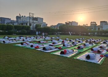 अंतर्राष्ट्रीय योग दिवस पर भारतीय योग संस्थान, रुद्रपुर जिला द्वारा भव्य योग कार्यक्रम का आयोजन