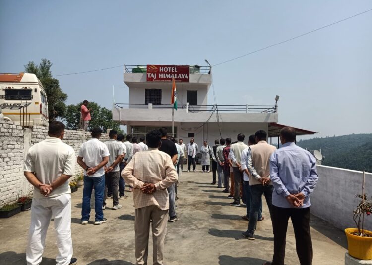 खिर्सू में कांग्रेस सेवादल ने फहराया तिरंगा-संगठन विस्तार के साथ वरिष्ठ कार्यकर्ताओं का किया सम्मान