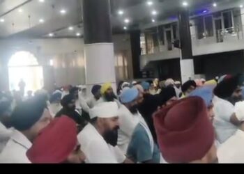 बाजपुर गुरुद्वारा साहिब में सिख समाज की महापंचायत, शस्त्र लाइसेंस मामलों में पुलिस कार्रवाई पर उठाए सवाल