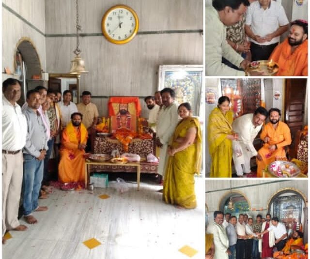 देहरादून,श्री अखिल भारतीय अखाड़ा परिषद के अध्यक्ष परम आदरणीय श्री श्री 108 रवींद्र पुरी जी महाराज के पावन सानिध्य में आज श्री पृथ्वीनाथ महादेव जी मंदिर देहरादून में सेवा डलवा कायस्थ सेवा दल ने गुरु पूर्णिमा का पवन पर्व भव्य धूमधाम हुआ श्रद्धा के साथ मनाया गया