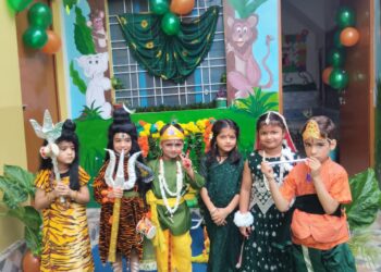सावन की हरियाली में झलकी संस्कृति की छटा-किड्स वर्ल्ड स्कूल में गूंजे शिव भक्ति के सुर