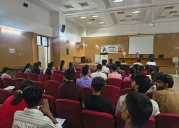 वंदे मातरम् के 150 वर्ष पर गढ़वाल विश्वविद्यालय में गूंजी राष्ट्रीय चेतना की आवाज-भाषण प्रतियोगिता में युवाओं ने रखे विचार