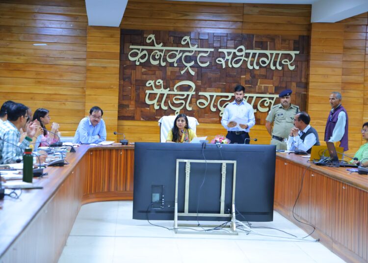 जनशिकायतों के समयबद्ध निस्तारण को लेकर जिलाधिकारी सख्त,फरियादियों को मिली त्वरित राहत