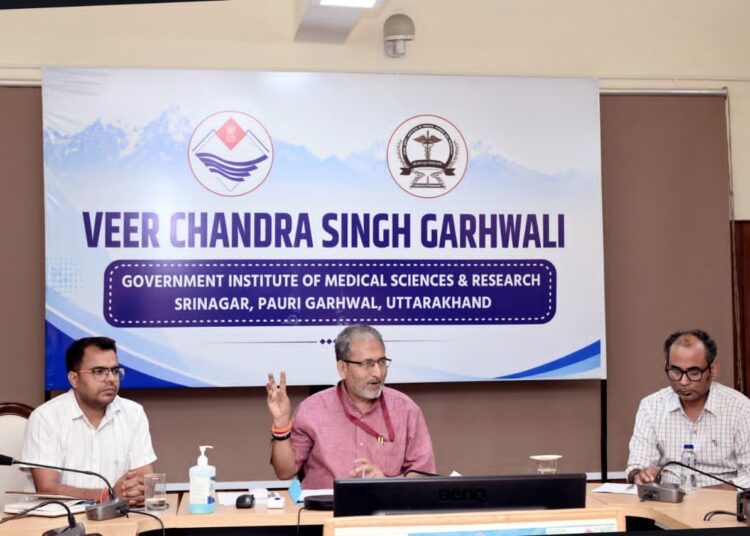 बेस अस्पताल की बढ़ती सुविधाओं से मरीजों का भरोसा मजबूत-श्रीनगर मेडिकल कॉलेज में जल्द शुरू होंगे चार नए पैरामेडिकल कोर्स