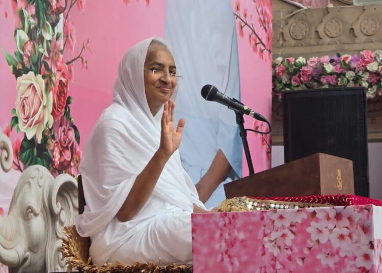 चातुर्मास में आध्यात्मिक ज्ञान की वर्षा से सराबोर हो रहे श्रद्धालु, आर्यिका रत्न पूर्णमति माताजी ने दिया आत्मचिंतन का संदेश