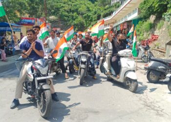 तिरंगे के रंग में रंगा देवप्रयाग-भारत माता के जयघोष से गूंजा तीर्थनगरी का नगर