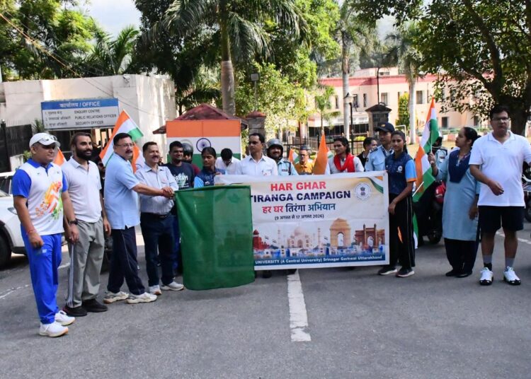 तिरंगे के रंग में रंगा गढ़वाल विश्वविद्यालय-भव्य बाइक रैली से गूंजा राष्ट्रभक्ति का संदेश