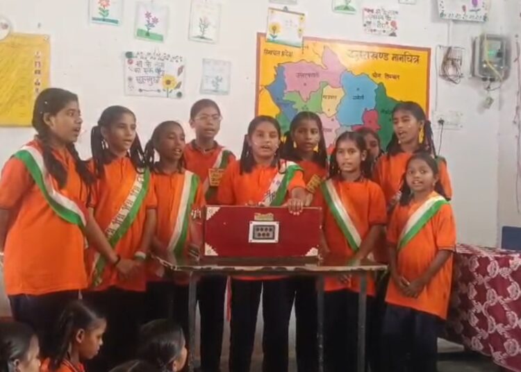 स्वतंत्रता दिवस पर देशभक्ति के रंग में रंगा सितारगंज, जगह-जगह हुआ ध्वजारोहण
