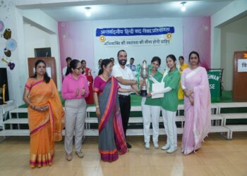 हिंदी अंर्तसदनीय वाद विवाद प्रतियोगिता में सागवान सदन ने मारी बाजी