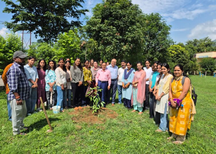 हेमवती नंदन बहुगुणा गढ़वाल विश्वविद्यालय में हर्षोल्लास से मनाया गया रक्षाबंधन पर्व
