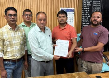 एनएचएम संविदा कर्मचारियों की हाजिरी पर घमासान-आउटसोर्स कंपनी के नए ऐप का खुला विरोध