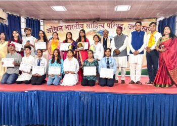 हिंदी दिवस पर संवाद और भाषण प्रतियोगिता आयोजित