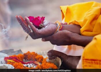 पितृ पक्ष पर विशेषपितरों के मोक्ष का सरल मार्ग है- पिण्डदान