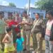 हल्दूचौड़ के दौलिया में सड़क किनारे मिला दुर्लभ कछुआ: सामाजिक कार्यकर्ता पीयूष जोशी की सजगता से वन विभाग ने किया सुरक्षित रेस्क्यू।
